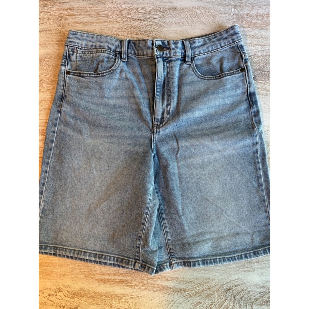 NWT Wrangler Denim Shorts Womens SIZE 10 Light Blue High Rise Bermuda 1960923